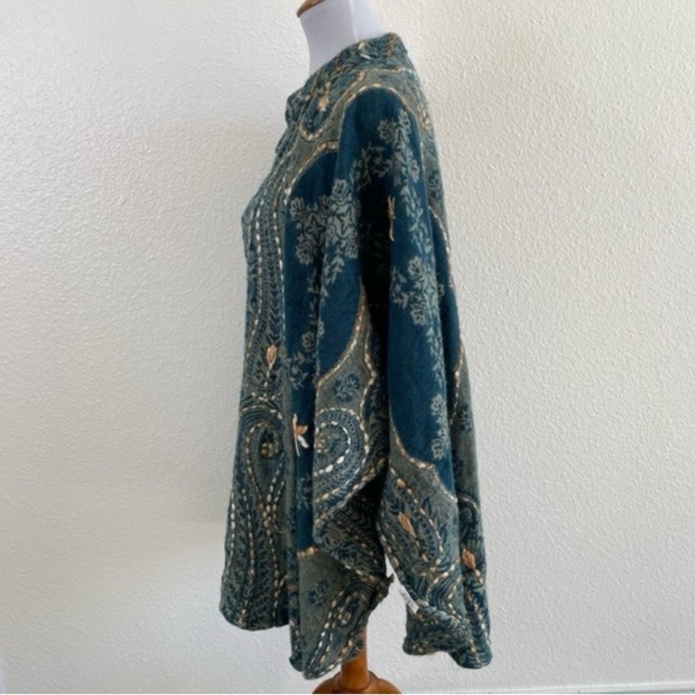 Wool Woven Tapestry Cape - Picture 3 of 4